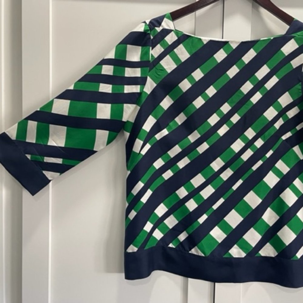 Anne Taylor Size 6 Blue, Green and White Top